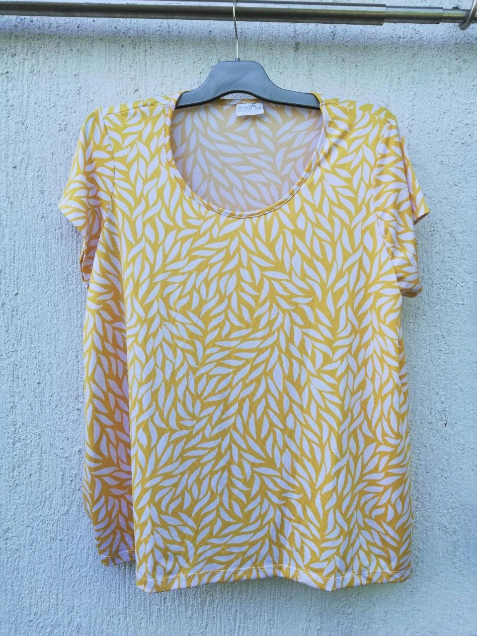 Tunique fluide et légère Jaune imprimée feuilles blanches étiquette T.XXL